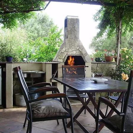 Karmen アパート プーラ